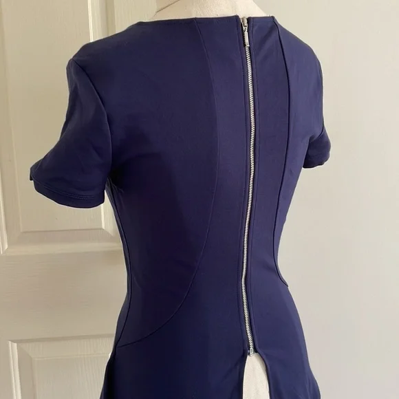 💙FOREVER NEW Sz6 Blue structured short sleeve blouse with zipper + flair detail - Picture 8 of 14